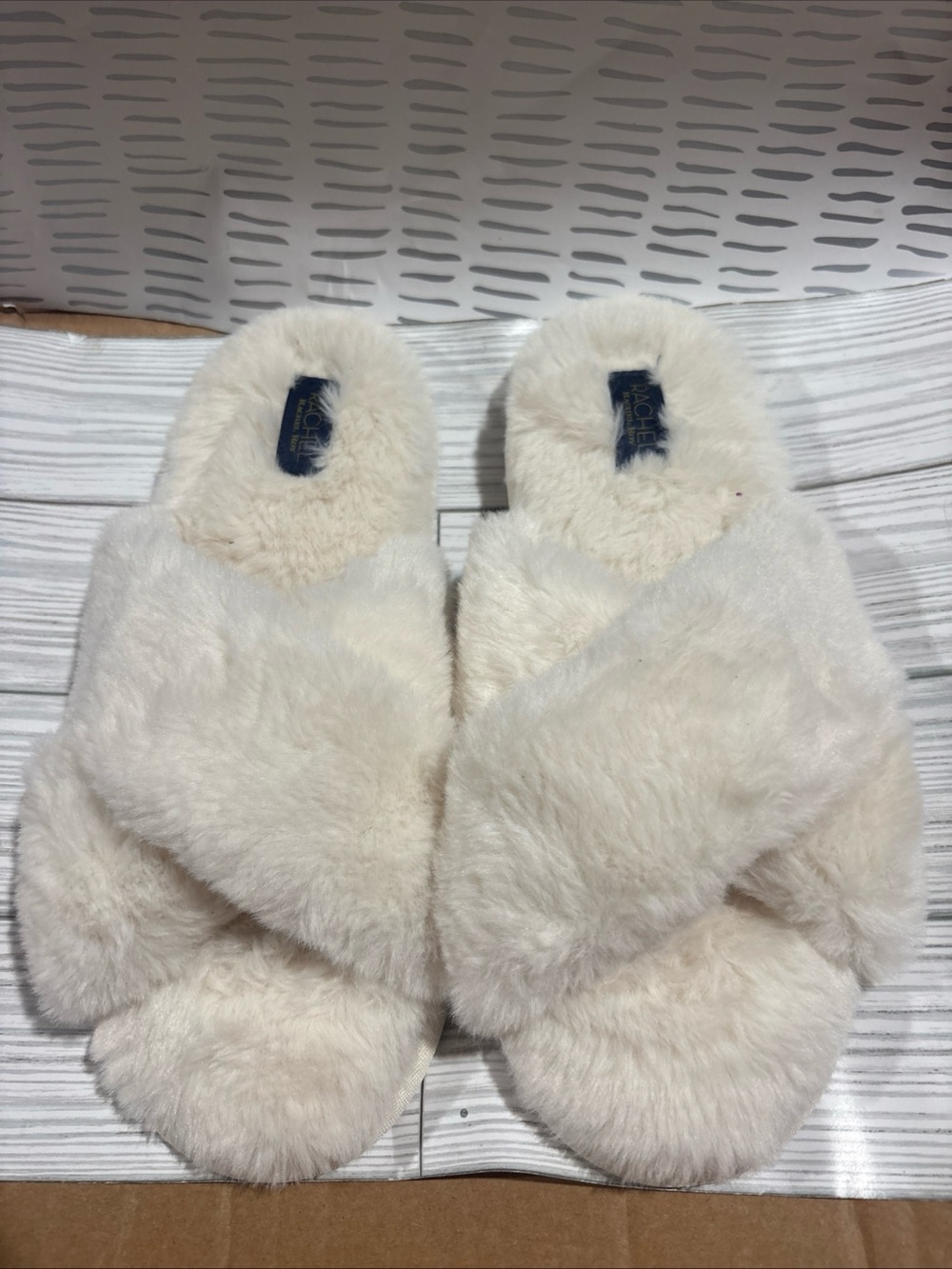 Rachel Rachel Roy Faux Fur Crisscross Slippers in Ivory Sz7-8